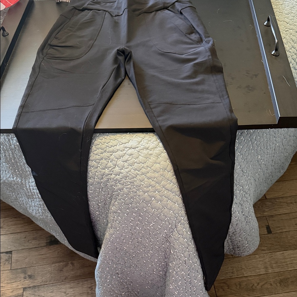 Avalanche Women’s Black Leggings with Front Pockets